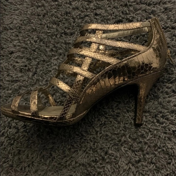 Heels - Picture 2 of 3